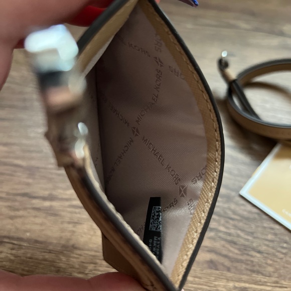 NEW‼️ MICHAEL KORS Jet Set Travel Saffiano Leather Card Case Lanyard NWT - Picture 12 of 16